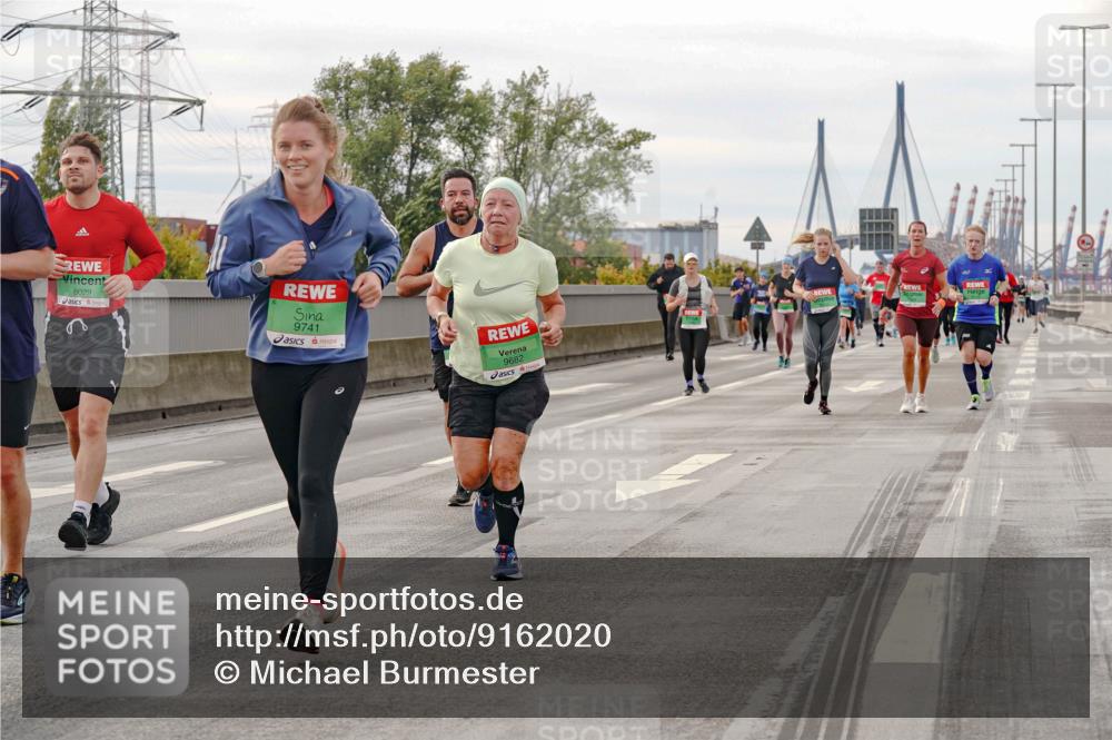 03.10.2025 - Köhlbrandbrückenlauf Michael Burmester http://msf.ph/oto/9162020 03.10.2025 16:03:07 Position 3 8029, 9741, 9682 meine-sportfotos.de