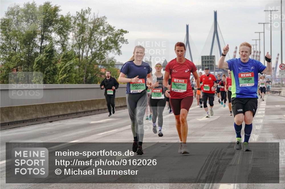 03.10.2025 - Köhlbrandbrückenlauf Michael Burmester http://msf.ph/oto/9162026 03.10.2025 16:03:10 Position 3 8504, 9069, 9134 meine-sportfotos.de