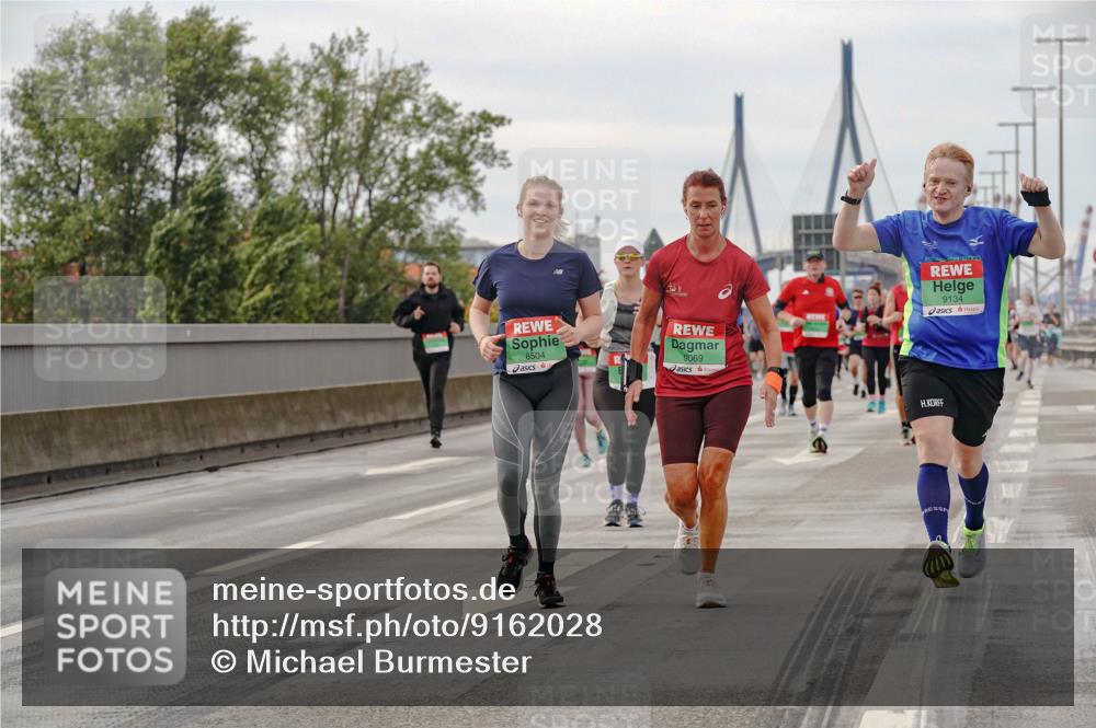 03.10.2025 - Köhlbrandbrückenlauf Michael Burmester http://msf.ph/oto/9162028 03.10.2025 16:03:10 Position 3 8504, 9069, 202, 9134 meine-sportfotos.de