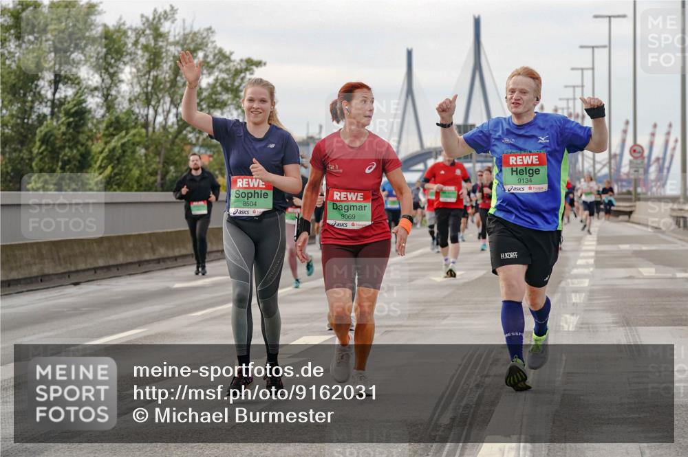 03.10.2025 - Köhlbrandbrückenlauf Michael Burmester http://msf.ph/oto/9162031 03.10.2025 16:03:11 Position 3 8504, 9069, 2010, 9134 meine-sportfotos.de