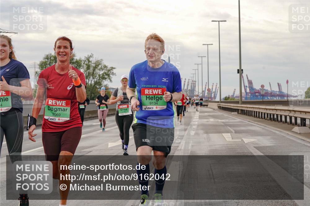 03.10.2025 - Köhlbrandbrückenlauf Michael Burmester http://msf.ph/oto/9162042 03.10.2025 16:03:14 Position 3 4, 9069, 2016, 9134 meine-sportfotos.de