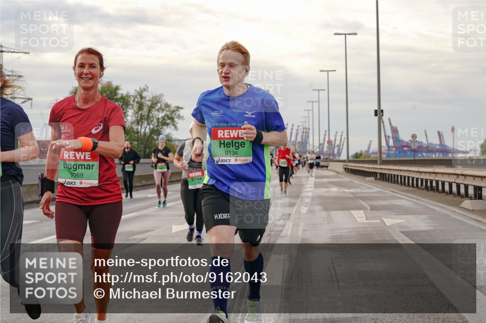 03.10.2025 - Köhlbrandbrückenlauf Michael Burmester http://msf.ph/oto/9162043 03.10.2025 16:03:14 Position 3 9069, 20, 9134 meine-sportfotos.de