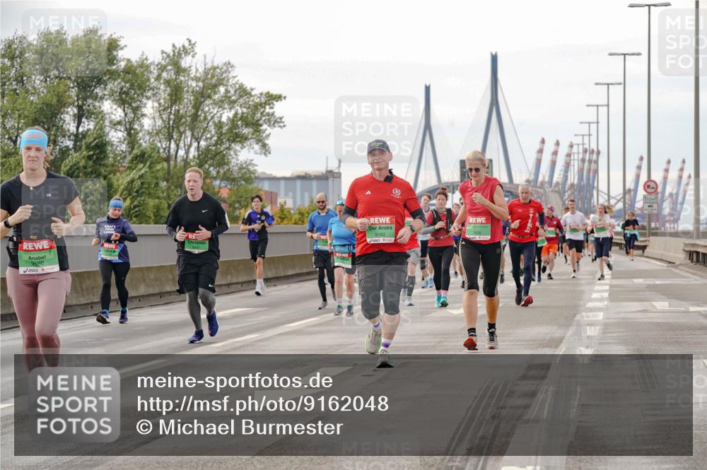 03.10.2025 - Köhlbrandbrückenlauf Michael Burmester http://msf.ph/oto/9162048 03.10.2025 16:03:17 Position 3 9686, 8457, 8192, 7430 meine-sportfotos.de