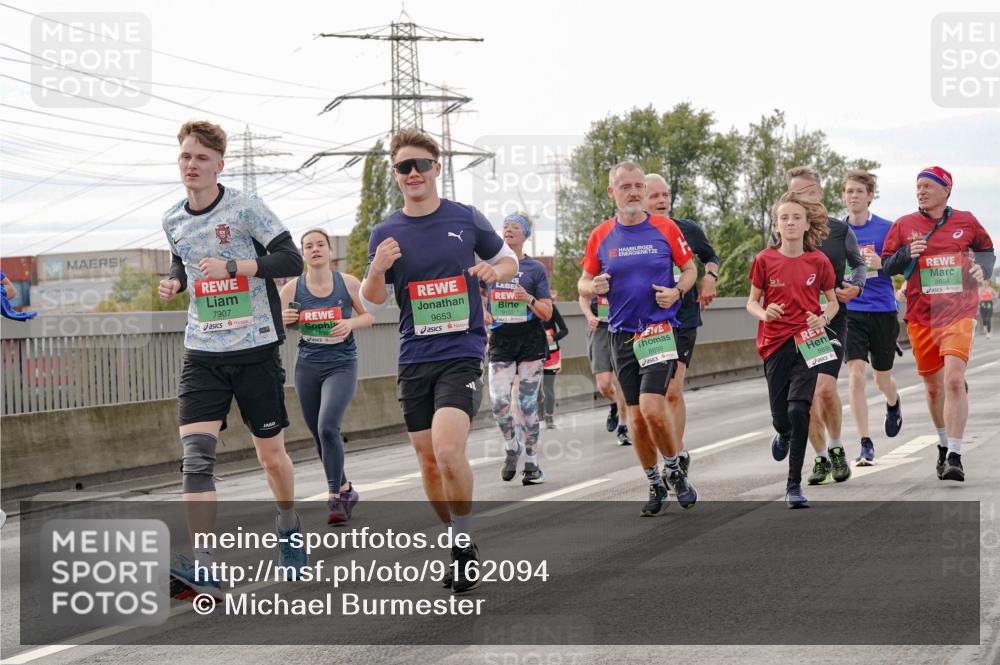 03.10.2025 - Köhlbrandbrückenlauf Michael Burmester http://msf.ph/oto/9162094 03.10.2025 16:03:33 Position 3 7907, 9653, 8899 meine-sportfotos.de