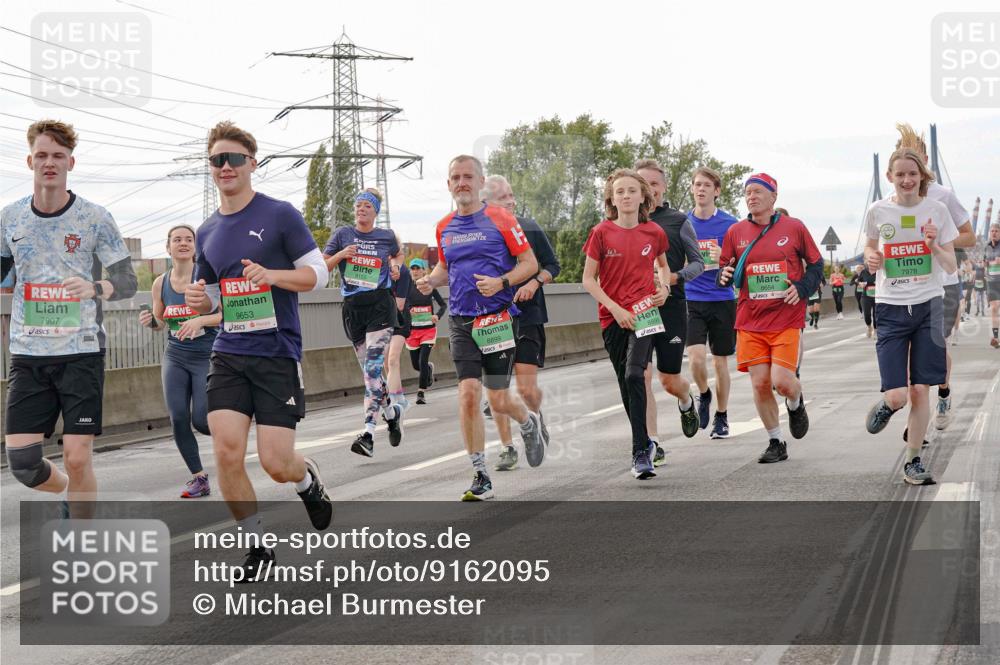 03.10.2025 - Köhlbrandbrückenlauf Michael Burmester http://msf.ph/oto/9162095 03.10.2025 16:03:34 Position 3 7907, 9653, 9155, 8899, 7978 meine-sportfotos.de