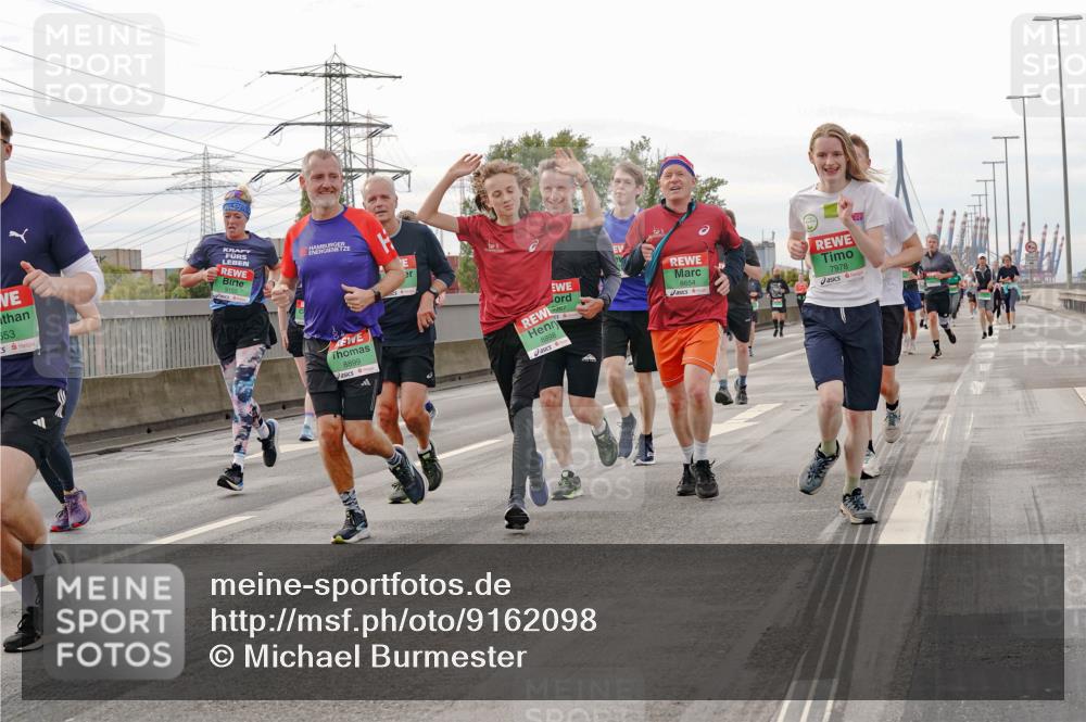 03.10.2025 - Köhlbrandbrückenlauf Michael Burmester http://msf.ph/oto/9162098 03.10.2025 16:03:35 Position 3 553, 8899, 8898, 8654, 7978 meine-sportfotos.de