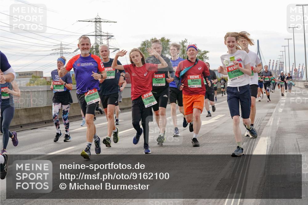 03.10.2025 - Köhlbrandbrückenlauf Michael Burmester http://msf.ph/oto/9162100 03.10.2025 16:03:35 Position 3 8381, 8899, 18, 8898, 8367, 8654, 7978 meine-sportfotos.de