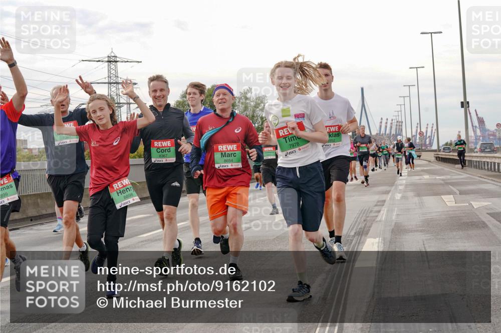 03.10.2025 - Köhlbrandbrückenlauf Michael Burmester http://msf.ph/oto/9162102 03.10.2025 16:03:36 Position 3 899, 8381, 8898, 8367, 8654, 7978, 3952 meine-sportfotos.de