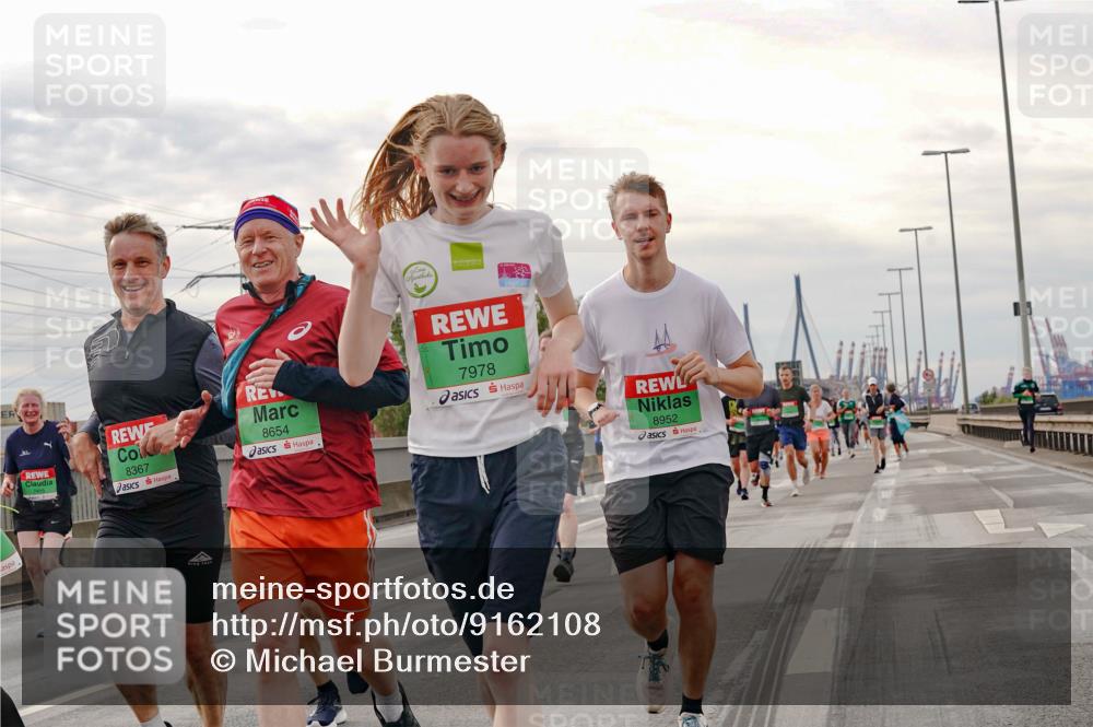 03.10.2025 - Köhlbrandbrückenlauf Michael Burmester http://msf.ph/oto/9162108 03.10.2025 16:03:37 Position 3 8367, 8654, 7978, 8952 meine-sportfotos.de