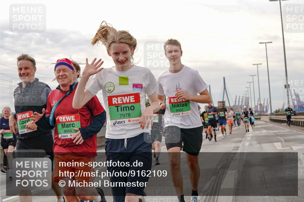 03.10.2025 - Köhlbrandbrückenlauf Michael Burmester http://msf.ph/oto/9162109 03.10.2025 16:03:37 Position 3 836, 8654, 7978, 8952 meine-sportfotos.de