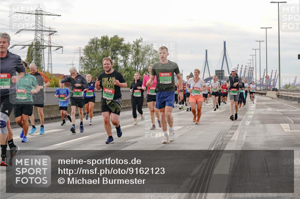03.10.2025 - Köhlbrandbrückenlauf Michael Burmester http://msf.ph/oto/9162123 03.10.2025 16:03:43 Position 3 277, 7987, 9722 meine-sportfotos.de