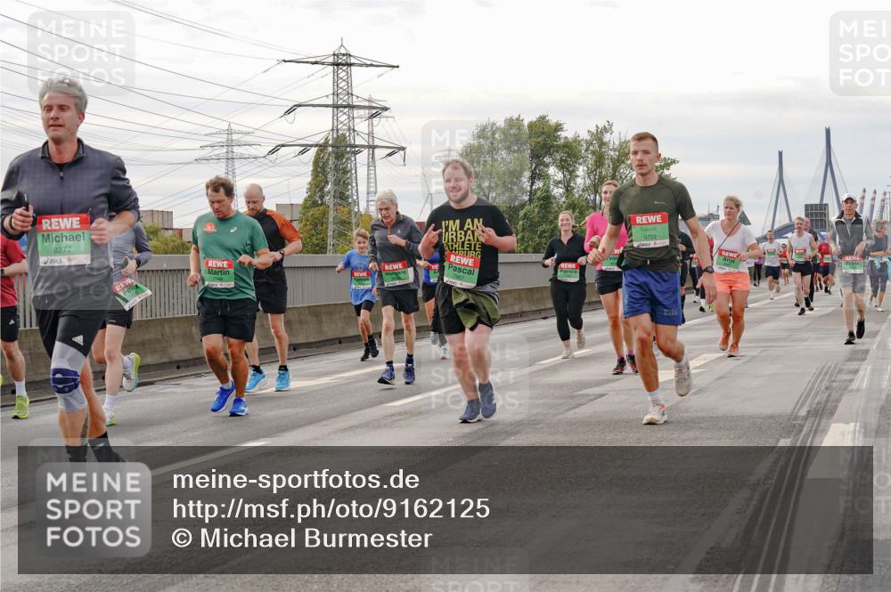 03.10.2025 - Köhlbrandbrückenlauf Michael Burmester http://msf.ph/oto/9162125 03.10.2025 16:03:43 Position 3 8277, 7748, 9722 meine-sportfotos.de
