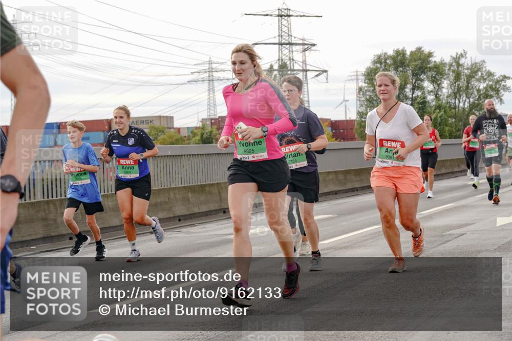 03.10.2025 - Köhlbrandbrückenlauf Michael Burmester http://msf.ph/oto/9162133 03.10.2025 16:03:47 Position 3 8864, 8895, 7724, 9381 meine-sportfotos.de