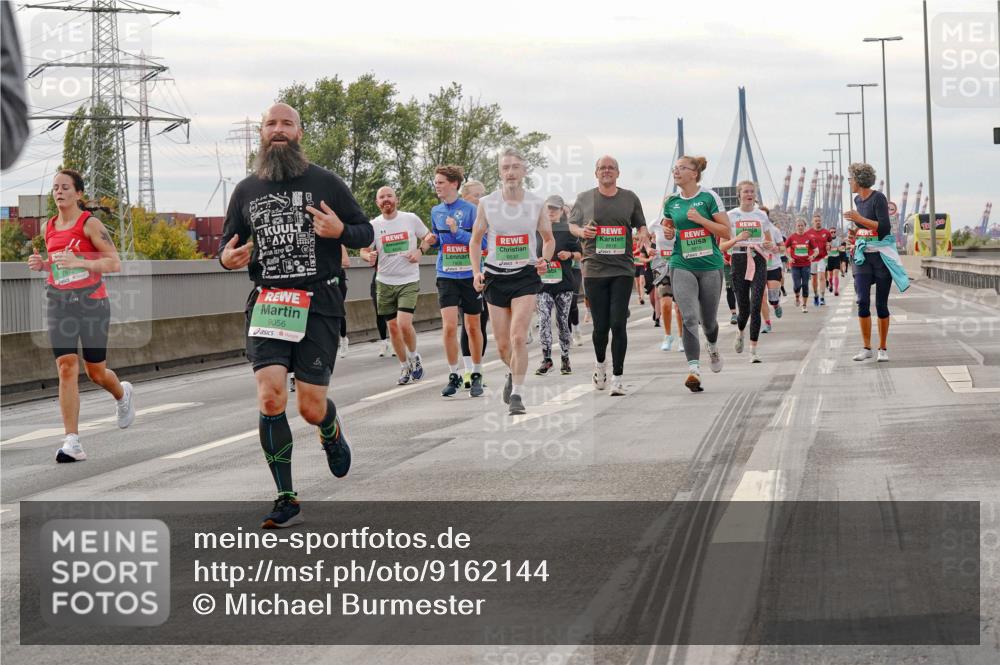 03.10.2025 - Köhlbrandbrückenlauf Michael Burmester http://msf.ph/oto/9162144 03.10.2025 16:03:50 Position 3 8816, 8815, 9056 meine-sportfotos.de
