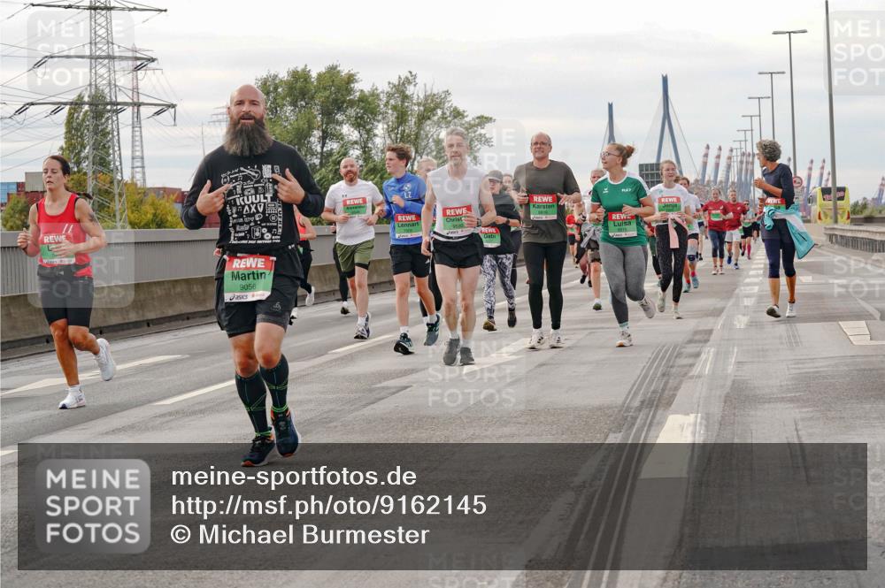 03.10.2025 - Köhlbrandbrückenlauf Michael Burmester http://msf.ph/oto/9162145 03.10.2025 16:03:50 Position 3 9056, 7, 8816 meine-sportfotos.de