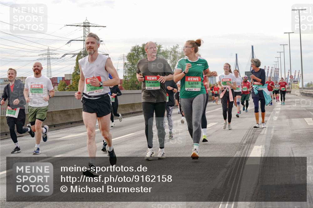 03.10.2025 - Köhlbrandbrückenlauf Michael Burmester http://msf.ph/oto/9162158 03.10.2025 16:03:54 Position 3 8549, 9530, 8816, 8815 meine-sportfotos.de