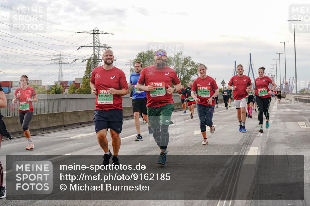 03.10.2025 - Köhlbrandbrückenlauf Michael Burmester http://msf.ph/oto/9162185 03.10.2025 16:04:03 Position 3 7548, 7565, 7718 meine-sportfotos.de