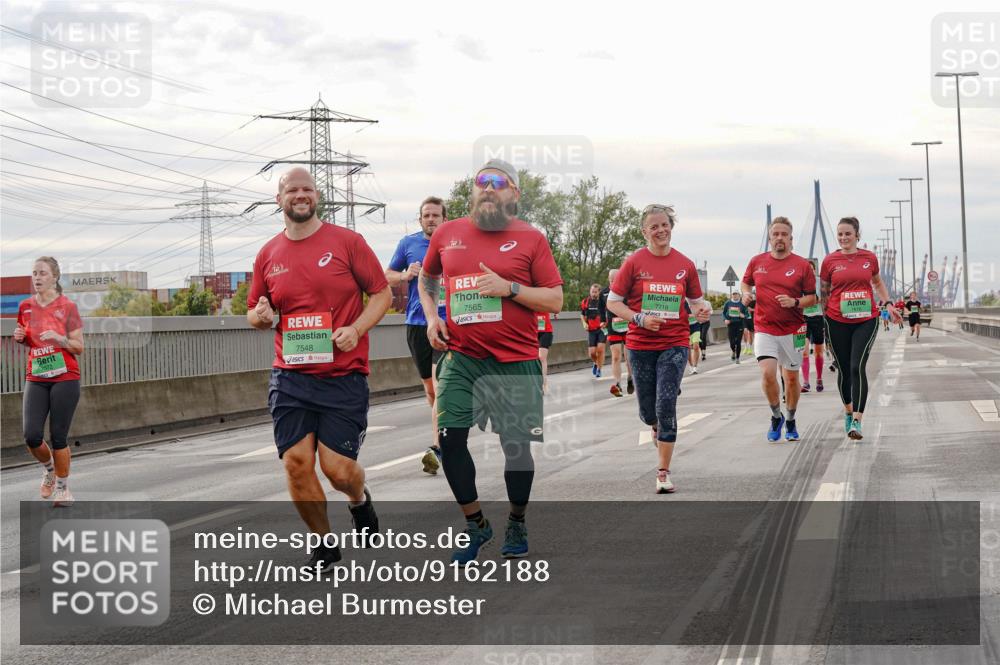 03.10.2025 - Köhlbrandbrückenlauf Michael Burmester http://msf.ph/oto/9162188 03.10.2025 16:04:03 Position 3 7548, 7565, 7718 meine-sportfotos.de