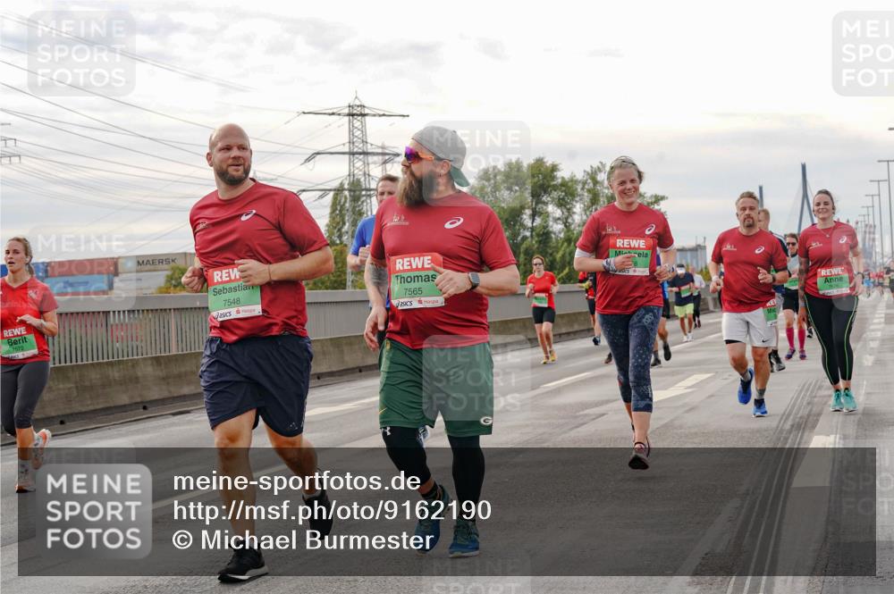 03.10.2025 - Köhlbrandbrückenlauf Michael Burmester http://msf.ph/oto/9162190 03.10.2025 16:04:04 Position 3 7572, 7548, 7565 meine-sportfotos.de
