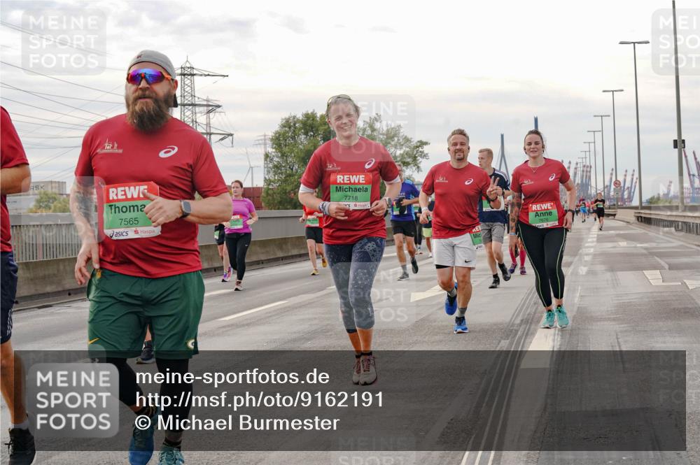 03.10.2025 - Köhlbrandbrückenlauf Michael Burmester http://msf.ph/oto/9162191 03.10.2025 16:04:04 Position 3 7565, 7718, 7676 meine-sportfotos.de