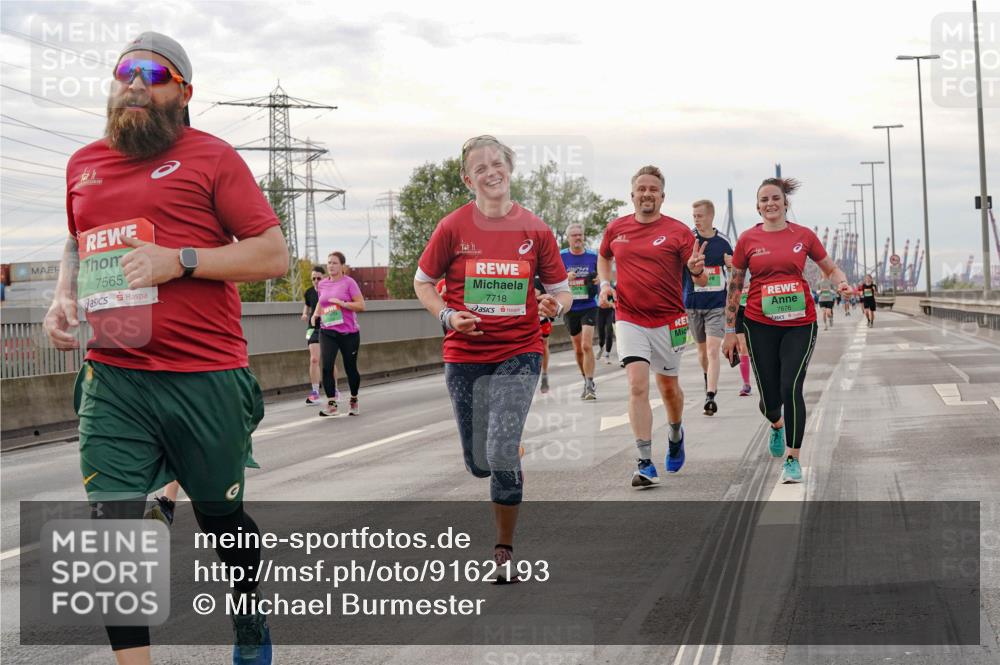 03.10.2025 - Köhlbrandbrückenlauf Michael Burmester http://msf.ph/oto/9162193 03.10.2025 16:04:04 Position 3 7565, 7718, 7676 meine-sportfotos.de