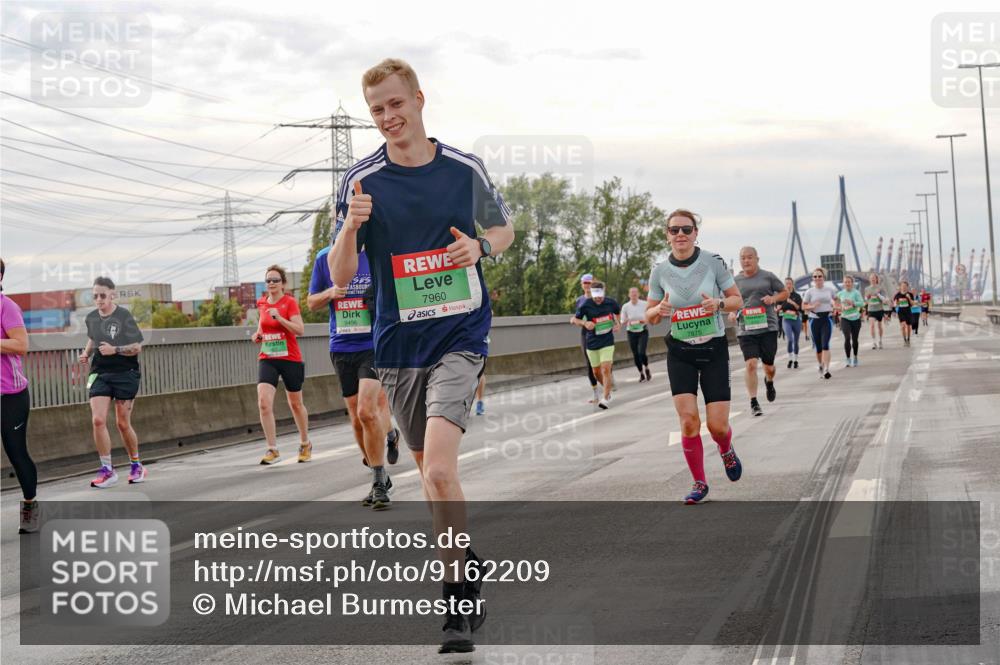 03.10.2025 - Köhlbrandbrückenlauf Michael Burmester http://msf.ph/oto/9162209 03.10.2025 16:04:08 Position 3 9496, 7960, 7875 meine-sportfotos.de