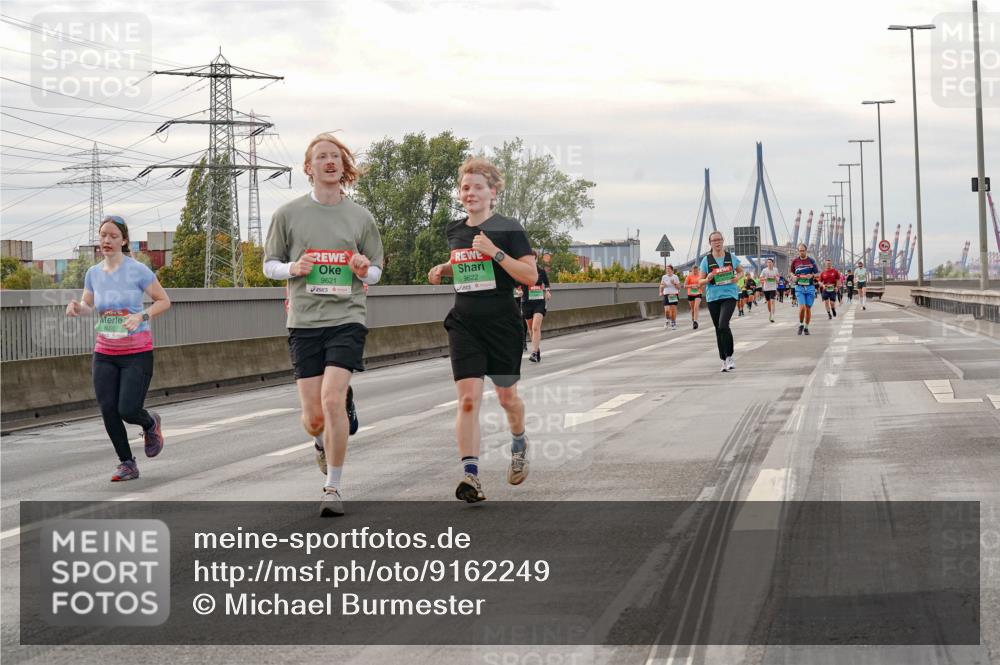 03.10.2025 - Köhlbrandbrückenlauf Michael Burmester http://msf.ph/oto/9162249 03.10.2025 16:04:22 Position 3 9621, 9622 meine-sportfotos.de