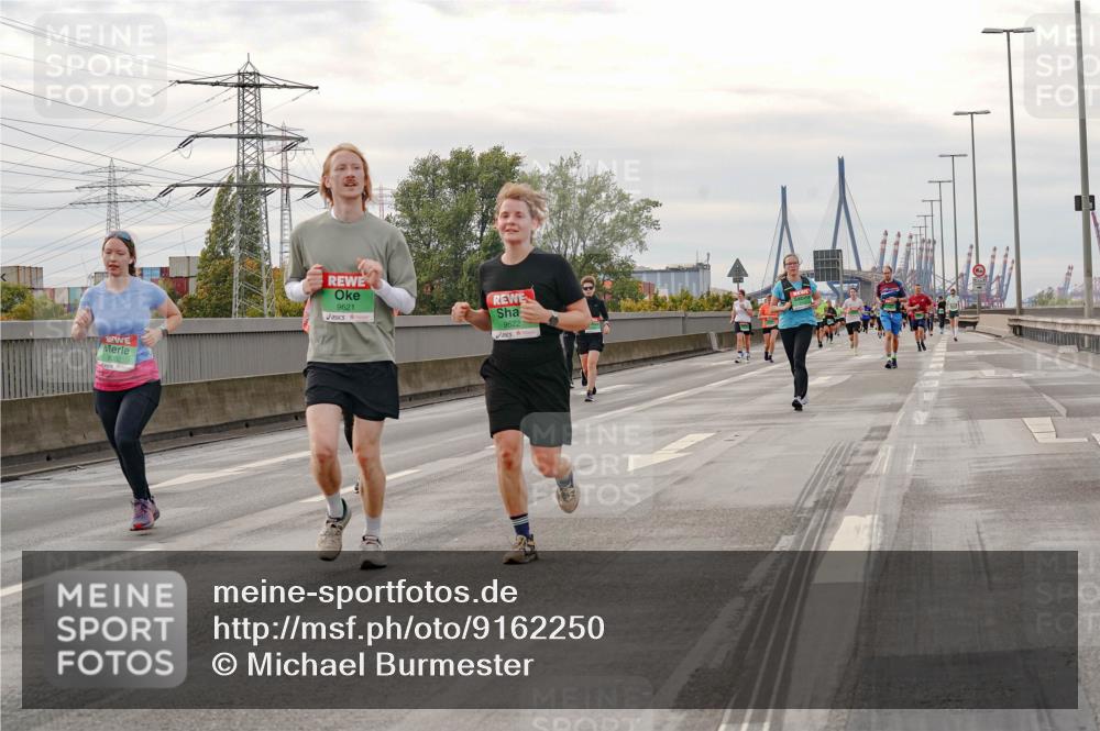 03.10.2025 - Köhlbrandbrückenlauf Michael Burmester http://msf.ph/oto/9162250 03.10.2025 16:04:22 Position 3 9621, 9622 meine-sportfotos.de