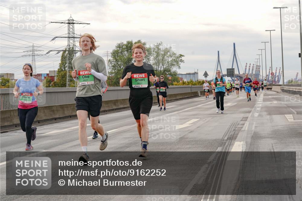 03.10.2025 - Köhlbrandbrückenlauf Michael Burmester http://msf.ph/oto/9162252 03.10.2025 16:04:22 Position 3 9621, 9622 meine-sportfotos.de