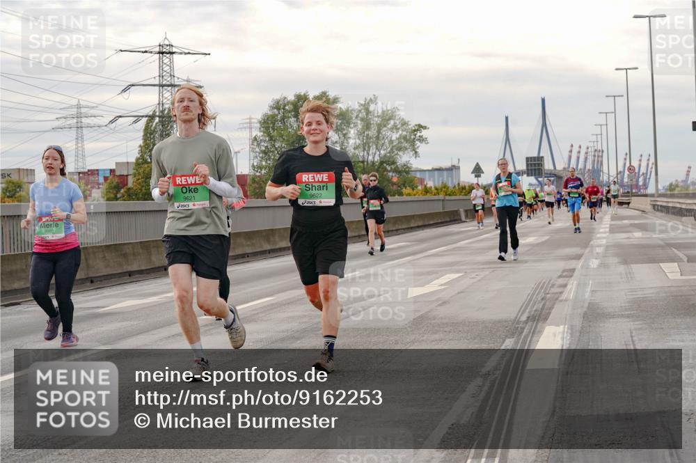 03.10.2025 - Köhlbrandbrückenlauf Michael Burmester http://msf.ph/oto/9162253 03.10.2025 16:04:22 Position 3 8092, 9621, 9622 meine-sportfotos.de