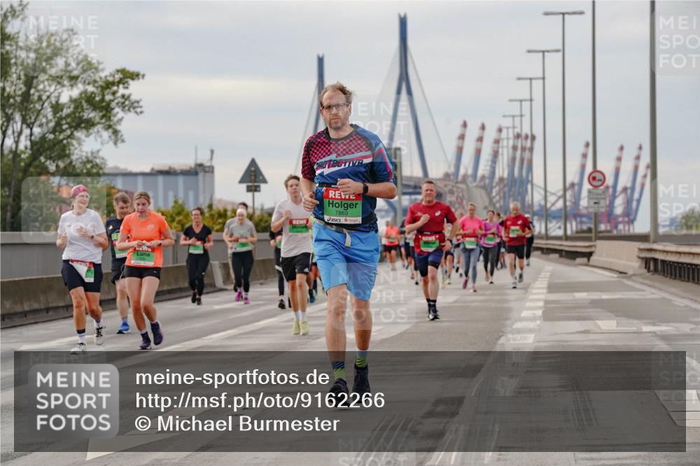 03.10.2025 - Köhlbrandbrückenlauf Michael Burmester http://msf.ph/oto/9162266 03.10.2025 16:04:30 Position 3 7869 meine-sportfotos.de