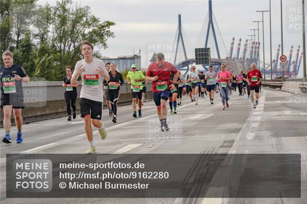 03.10.2025 - Köhlbrandbrückenlauf Michael Burmester http://msf.ph/oto/9162280 03.10.2025 16:04:37 Position 3 7377, 9431, 12 meine-sportfotos.de
