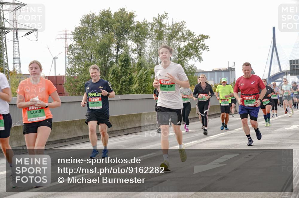 03.10.2025 - Köhlbrandbrückenlauf Michael Burmester http://msf.ph/oto/9162282 03.10.2025 16:04:38 Position 3 5, 7930, 7377, 9431, 7376 meine-sportfotos.de