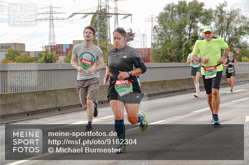 03.10.2025 - Köhlbrandbrückenlauf Michael Burmester http://msf.ph/oto/9162304 03.10.2025 16:04:47 Position 3 8128, 7785, 8845 meine-sportfotos.de