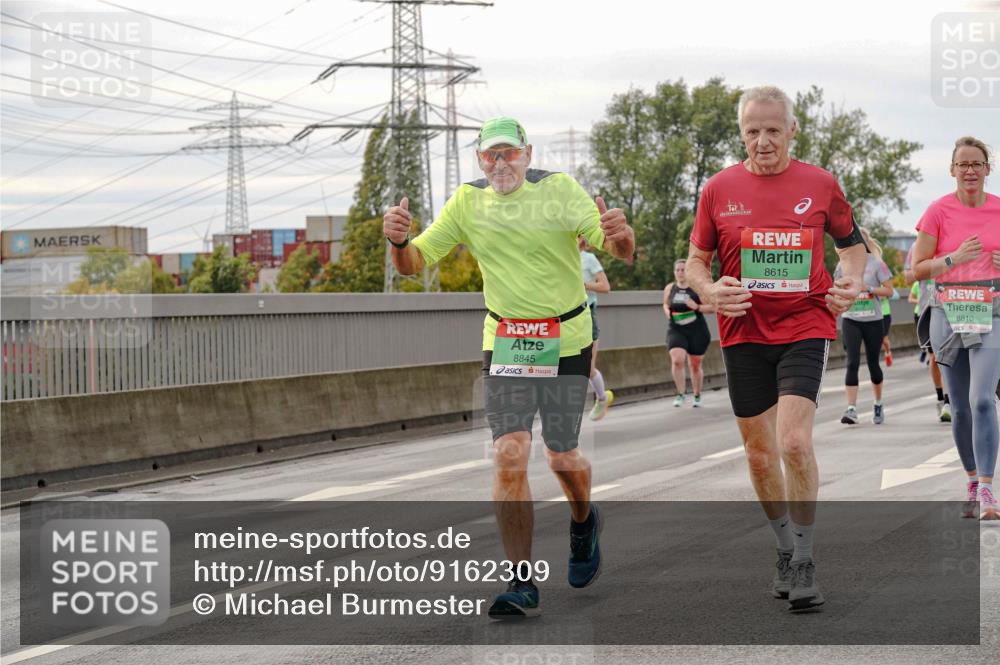 03.10.2025 - Köhlbrandbrückenlauf Michael Burmester http://msf.ph/oto/9162309 03.10.2025 16:04:49 Position 3 8845, 8615, 8810 meine-sportfotos.de