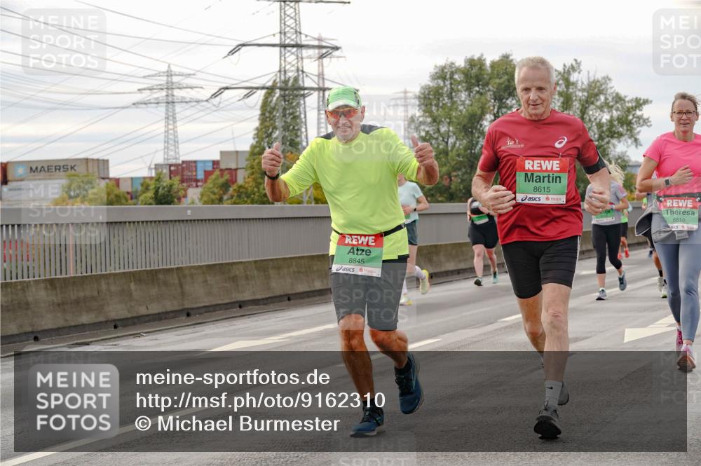 03.10.2025 - Köhlbrandbrückenlauf Michael Burmester http://msf.ph/oto/9162310 03.10.2025 16:04:49 Position 3 8845, 8615, 8810 meine-sportfotos.de