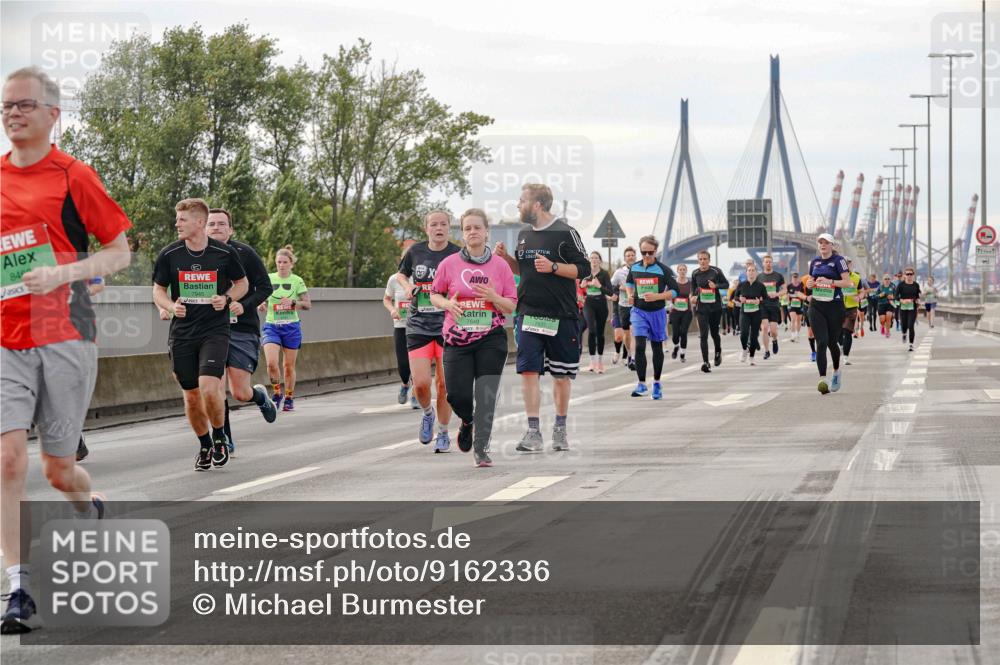 03.10.2025 - Köhlbrandbrückenlauf Michael Burmester http://msf.ph/oto/9162336 03.10.2025 16:04:59 Position 3 84, 7945, 7649 meine-sportfotos.de