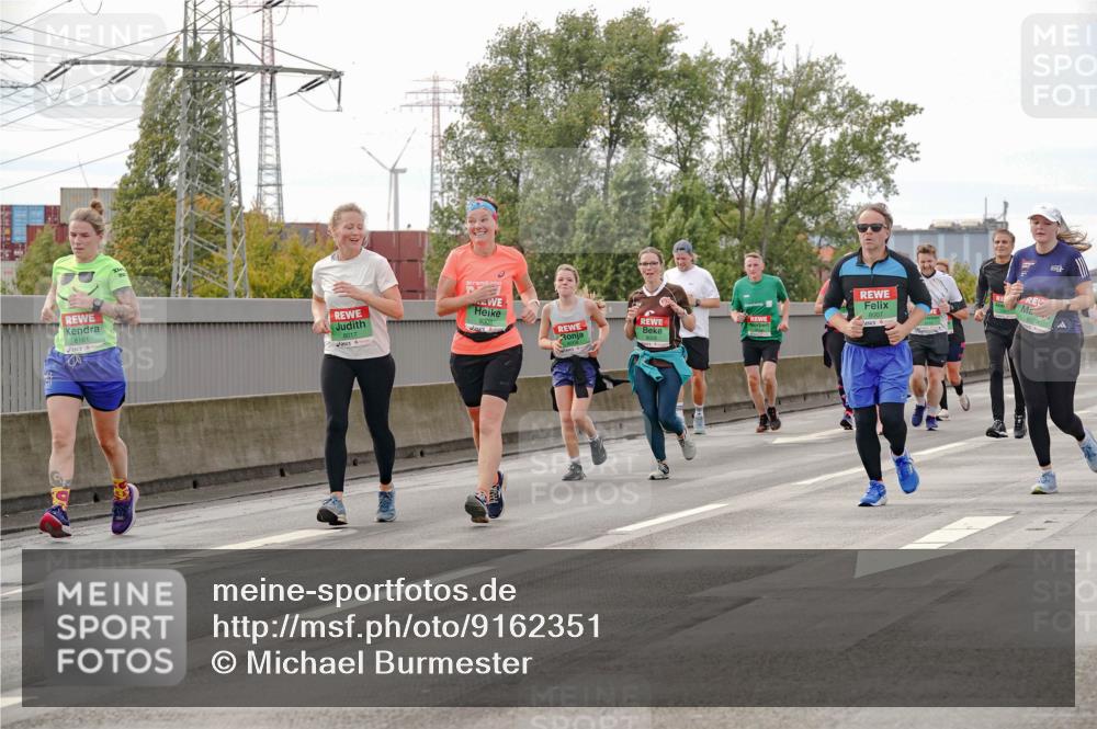 03.10.2025 - Köhlbrandbrückenlauf Michael Burmester http://msf.ph/oto/9162351 03.10.2025 16:05:05 Position 3 8181, 8008, 8007 meine-sportfotos.de