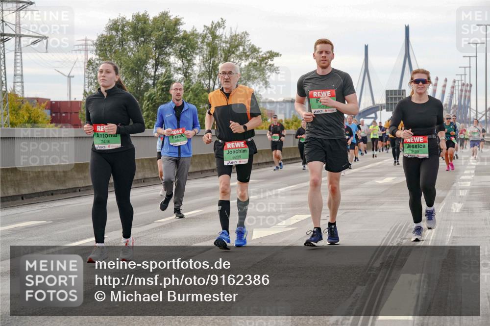 03.10.2025 - Köhlbrandbrückenlauf Michael Burmester http://msf.ph/oto/9162386 03.10.2025 16:05:16 Position 3 7446, 9239, 9573, 8109 meine-sportfotos.de