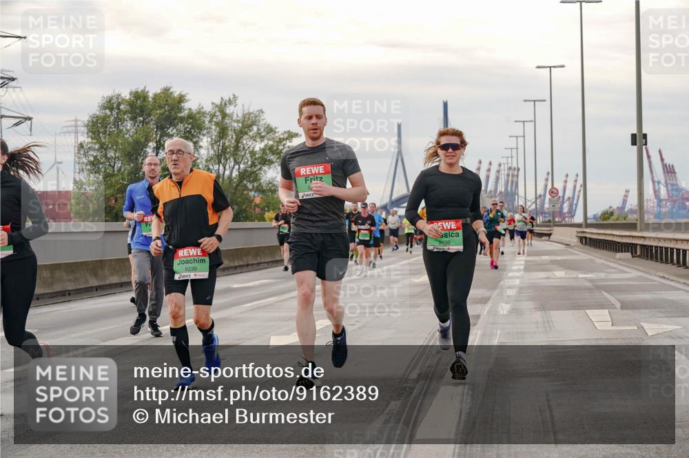 03.10.2025 - Köhlbrandbrückenlauf Michael Burmester http://msf.ph/oto/9162389 03.10.2025 16:05:17 Position 3 9239, 8109 meine-sportfotos.de