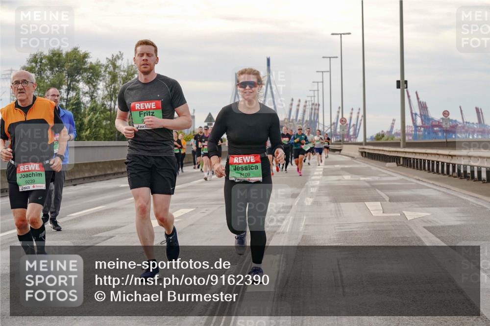 03.10.2025 - Köhlbrandbrückenlauf Michael Burmester http://msf.ph/oto/9162390 03.10.2025 16:05:18 Position 3 9239, 8109 meine-sportfotos.de