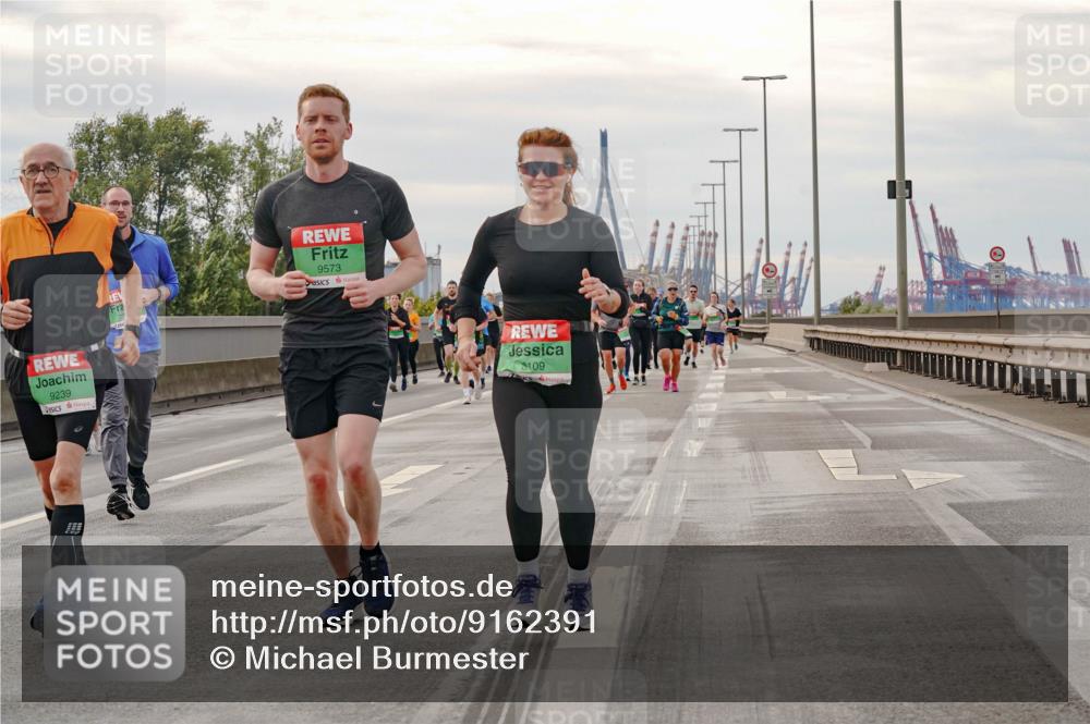 03.10.2025 - Köhlbrandbrückenlauf Michael Burmester http://msf.ph/oto/9162391 03.10.2025 16:05:18 Position 3 9239, 9573, 8109 meine-sportfotos.de