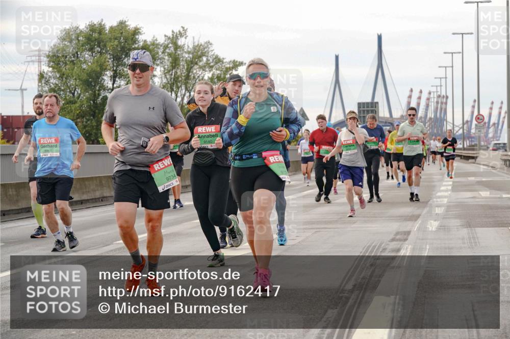 03.10.2025 - Köhlbrandbrückenlauf Michael Burmester http://msf.ph/oto/9162417 03.10.2025 16:05:29 Position 3 8964, 9734, 9140 meine-sportfotos.de