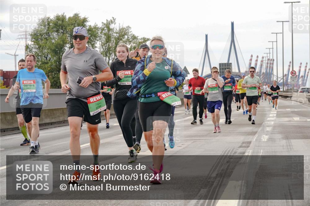 03.10.2025 - Köhlbrandbrückenlauf Michael Burmester http://msf.ph/oto/9162418 03.10.2025 16:05:29 Position 3 8964, 9734, 9140, 9733 meine-sportfotos.de