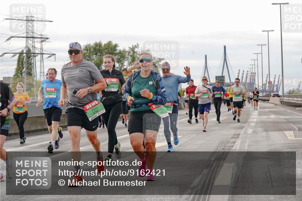 03.10.2025 - Köhlbrandbrückenlauf Michael Burmester http://msf.ph/oto/9162421 03.10.2025 16:05:30 Position 3 9734, 9140, 9733 meine-sportfotos.de