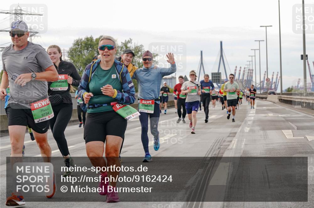 03.10.2025 - Köhlbrandbrückenlauf Michael Burmester http://msf.ph/oto/9162424 03.10.2025 16:05:31 Position 3 9140, 9734, 9733, 8306 meine-sportfotos.de