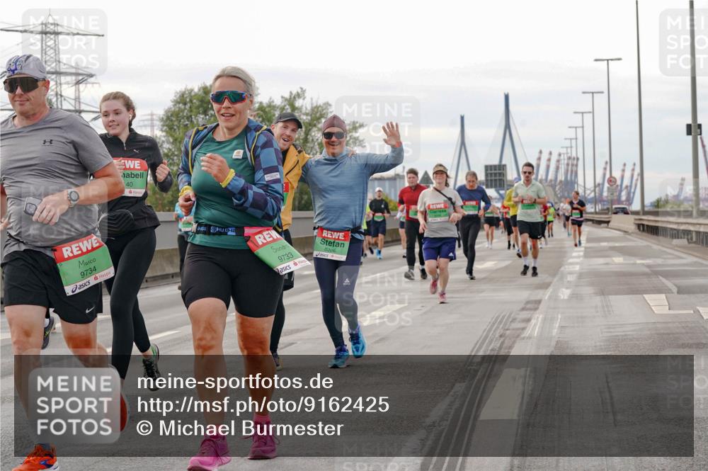 03.10.2025 - Köhlbrandbrückenlauf Michael Burmester http://msf.ph/oto/9162425 03.10.2025 16:05:31 Position 3 9734, 40, 9733, 8306 meine-sportfotos.de