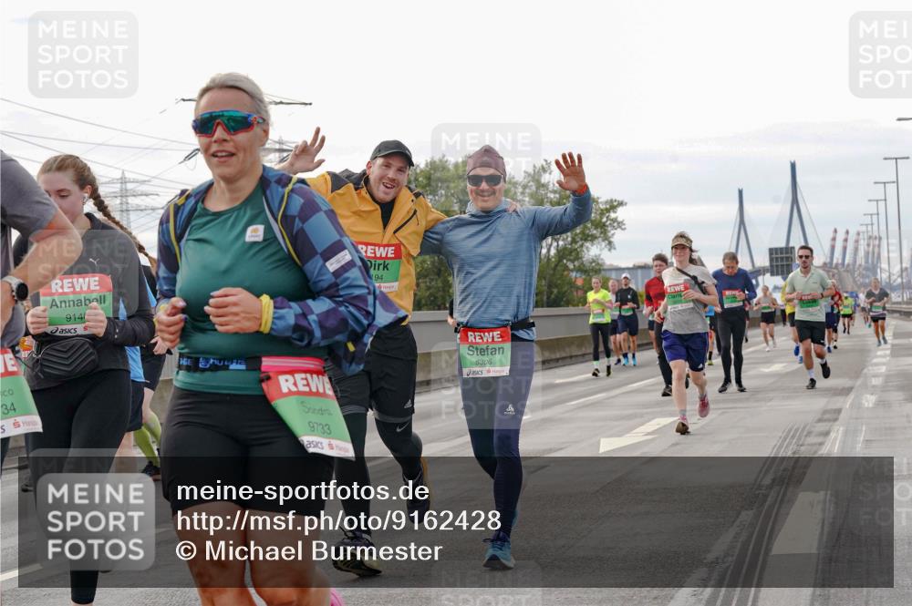 03.10.2025 - Köhlbrandbrückenlauf Michael Burmester http://msf.ph/oto/9162428 03.10.2025 16:05:32 Position 3 34, 9140, 9733, 194, 8306 meine-sportfotos.de