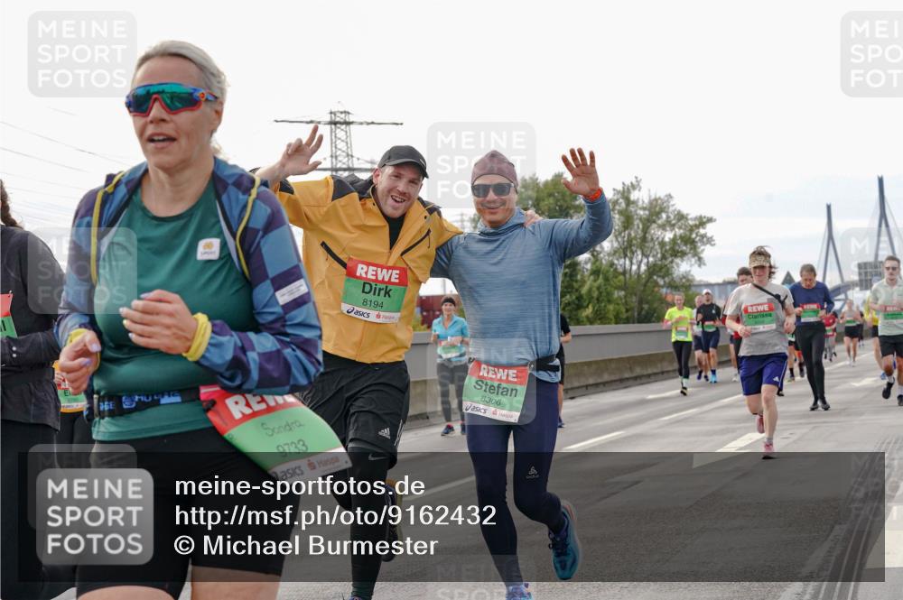 03.10.2025 - Köhlbrandbrückenlauf Michael Burmester http://msf.ph/oto/9162432 03.10.2025 16:05:32 Position 3 8790, 9733, 8194, 8306 meine-sportfotos.de