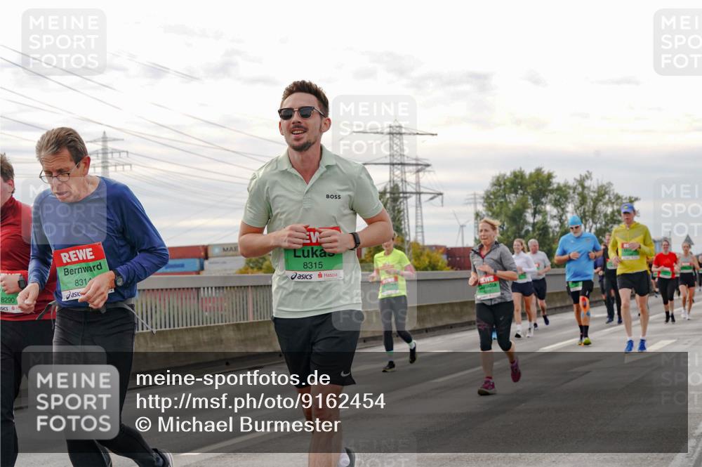 03.10.2025 - Köhlbrandbrückenlauf Michael Burmester http://msf.ph/oto/9162454 03.10.2025 16:05:40 Position 3 8290, 831, 8315 meine-sportfotos.de